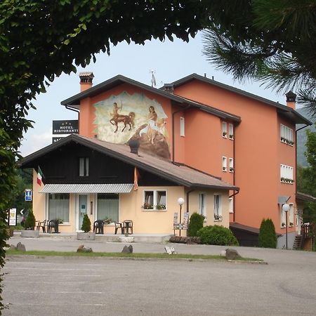Hotel Ristorante Sagittario Фельтре Экстерьер фото