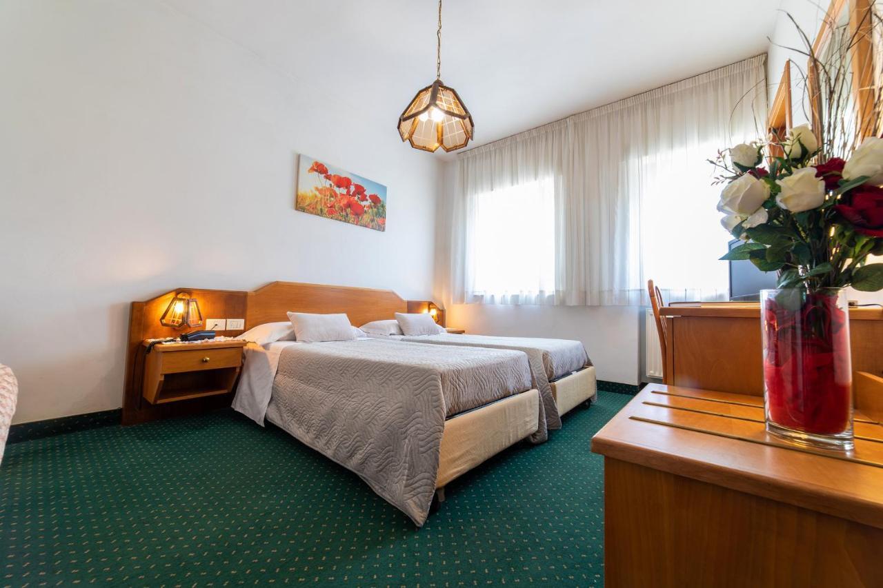 Hotel Ristorante Sagittario Фельтре Экстерьер фото