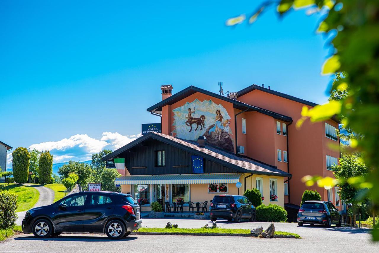 Hotel Ristorante Sagittario Фельтре Экстерьер фото