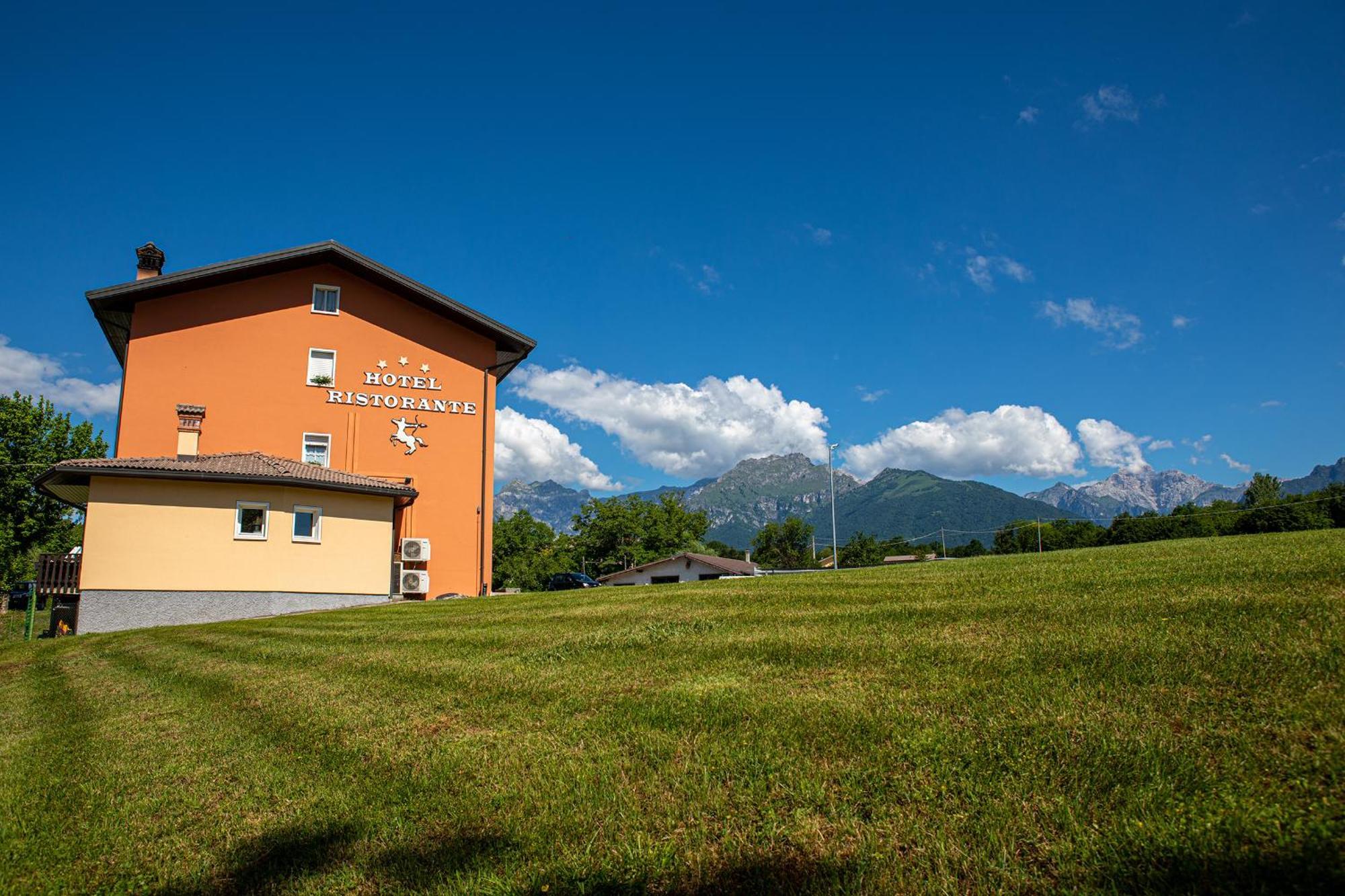 Hotel Ristorante Sagittario Фельтре Экстерьер фото
