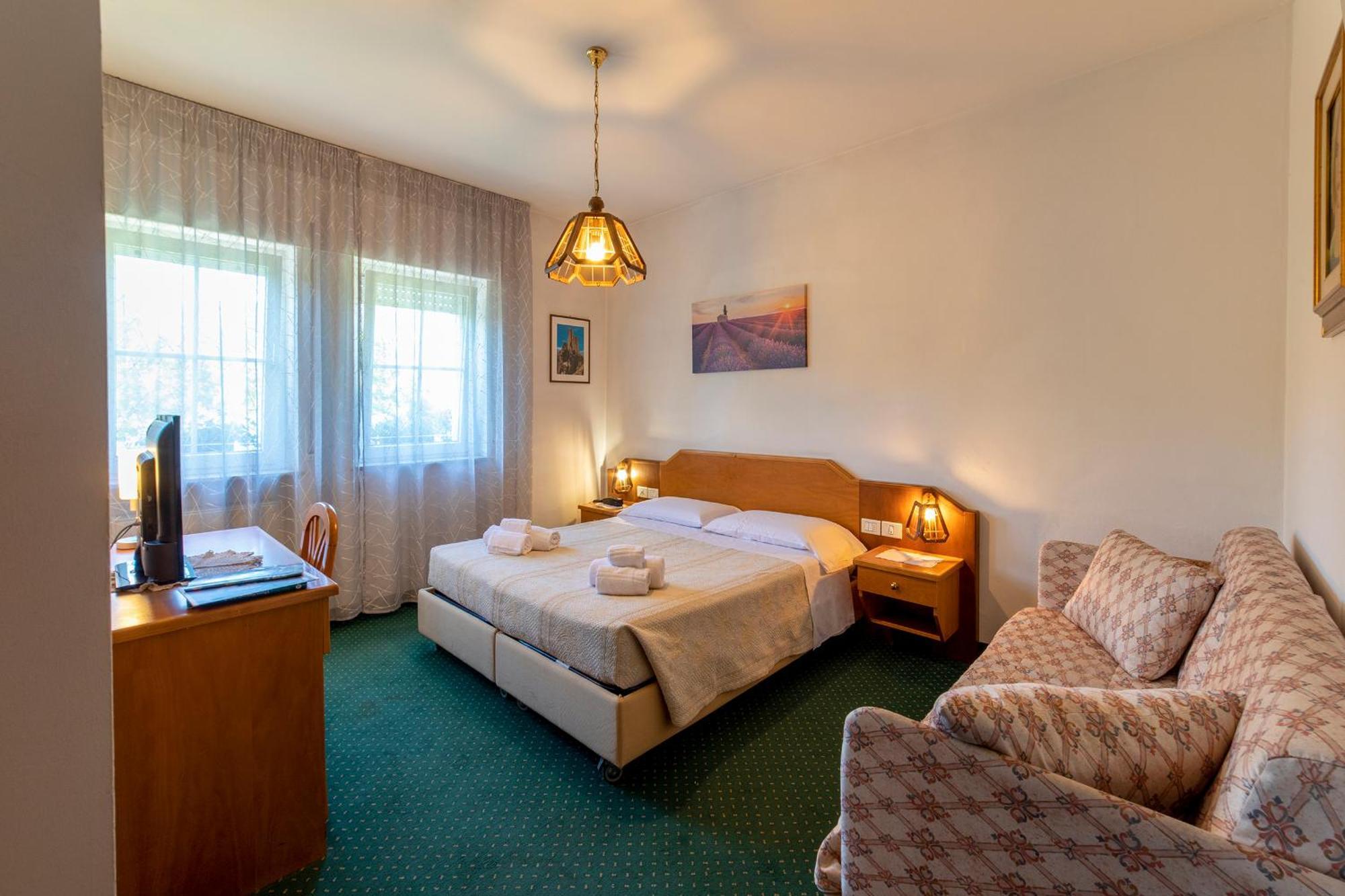 Hotel Ristorante Sagittario Фельтре Экстерьер фото