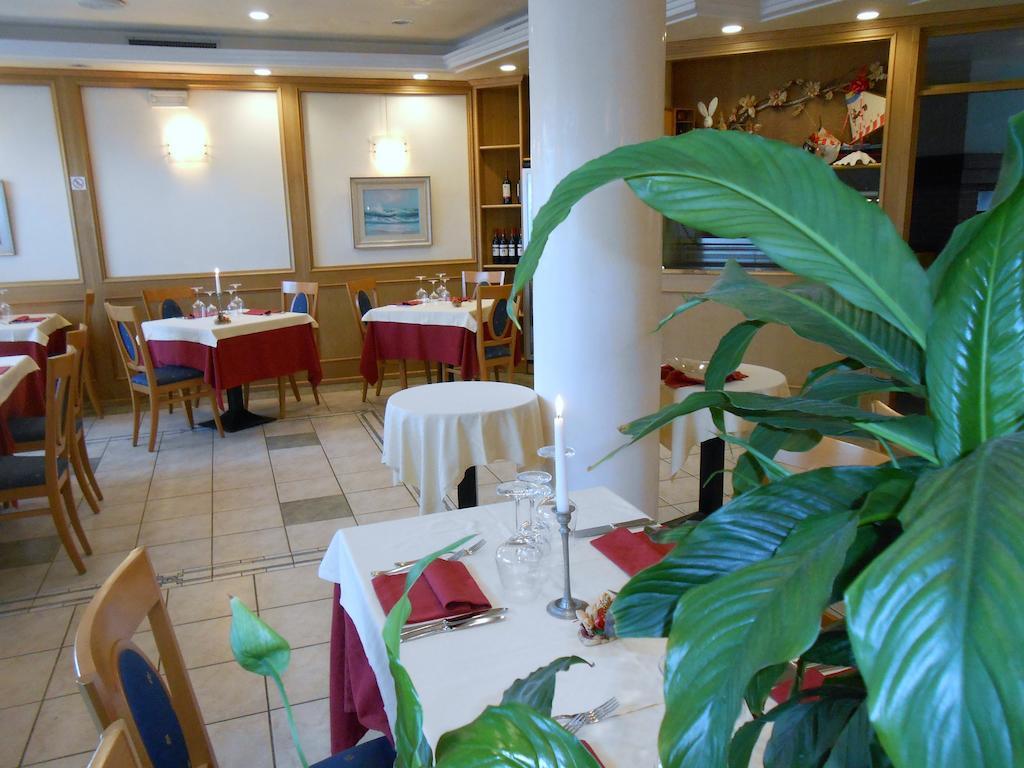 Hotel Ristorante Sagittario Фельтре Экстерьер фото