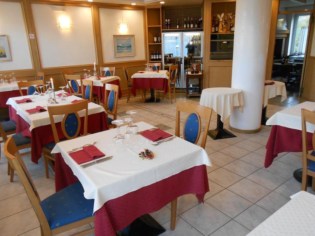 Hotel Ristorante Sagittario Фельтре Экстерьер фото