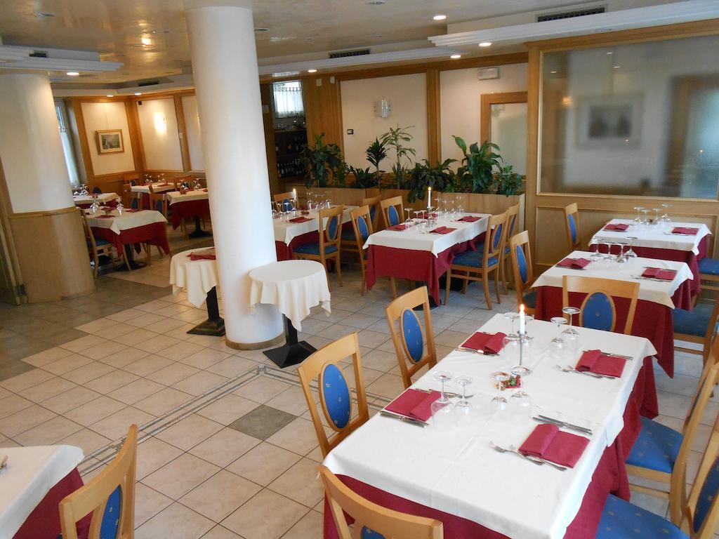 Hotel Ristorante Sagittario Фельтре Экстерьер фото