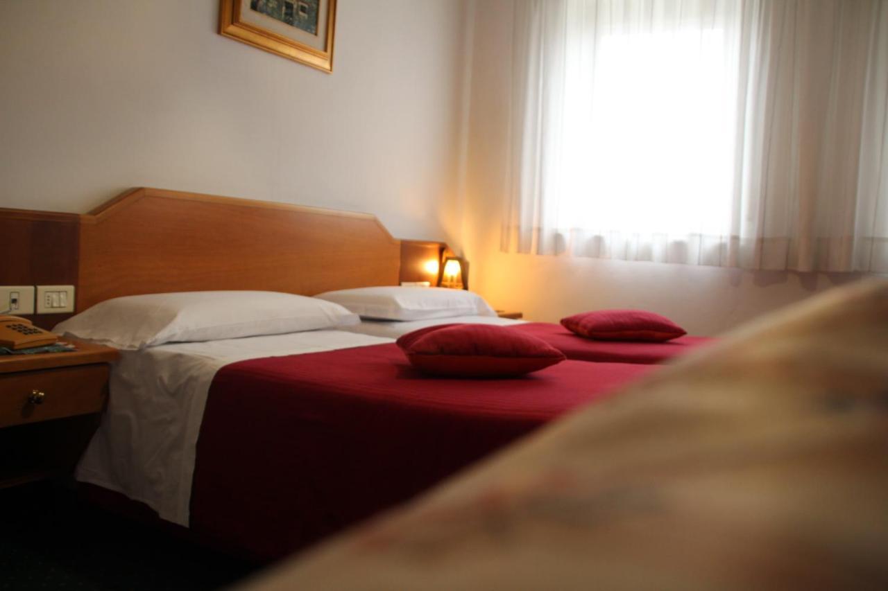 Hotel Ristorante Sagittario Фельтре Экстерьер фото